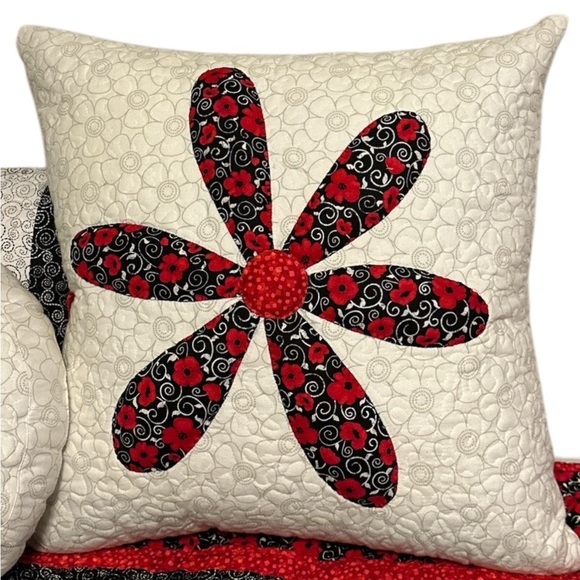 Quilt package includes one-of-kind quilt, bolster, 2 pillows. - Picture 4 of 7